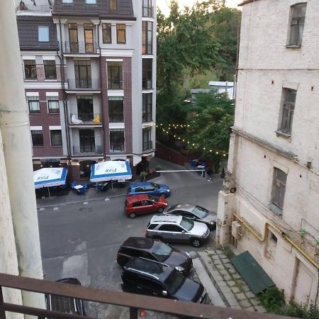 Old Town - Andrew Descent Aparthotel Kiev Buitenkant foto