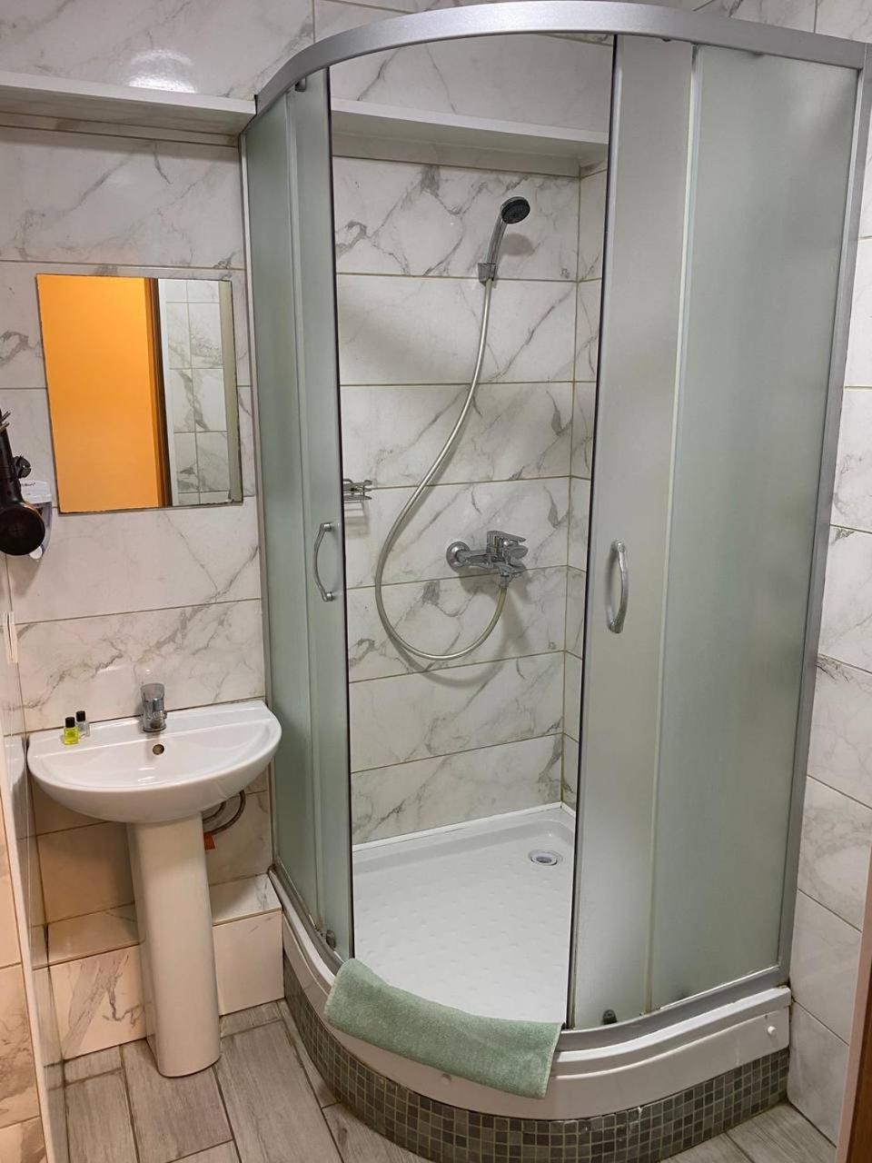 Old Town - Andrew Descent Aparthotel Kiev Buitenkant foto